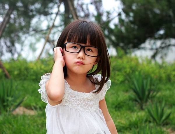 快乐小童星纪姿含甜美写真