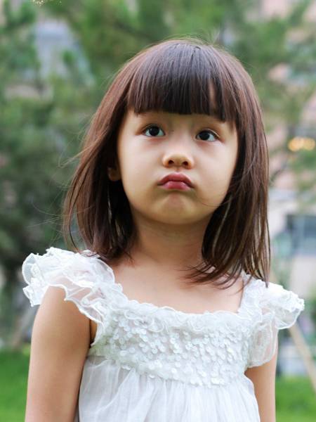 快乐小童星纪姿含甜美写真