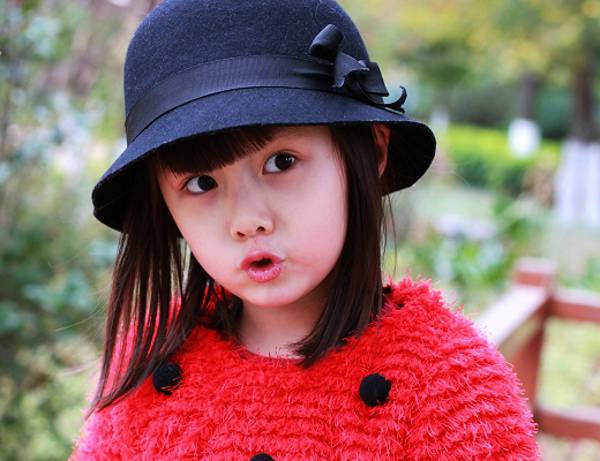 快乐小童星纪姿含甜美写真