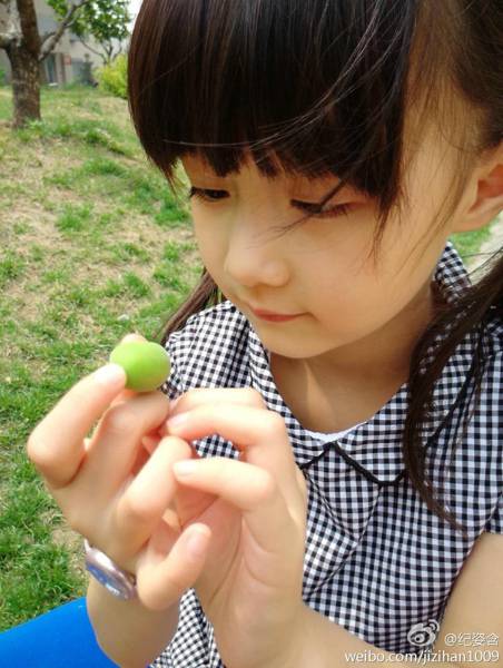 00后纪姿含甜美笑容暖化人心