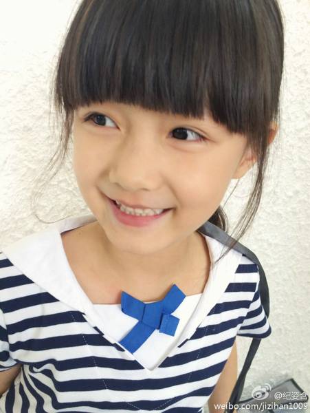 00后纪姿含甜美笑容暖化人心