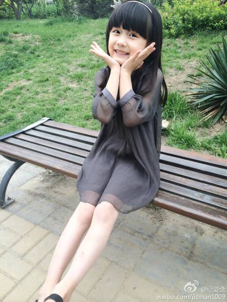 00后纪姿含甜美笑容暖化人心