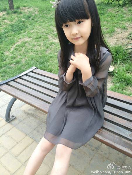 00后纪姿含甜美笑容暖化人心