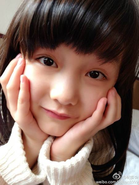 大眼童星纪姿含甜美生活自拍