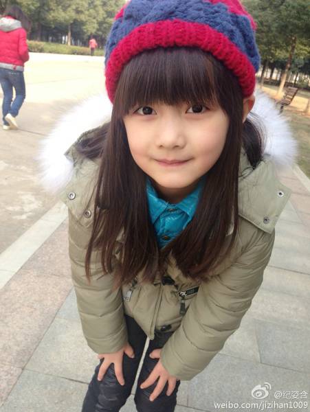 大眼童星纪姿含甜美生活自拍