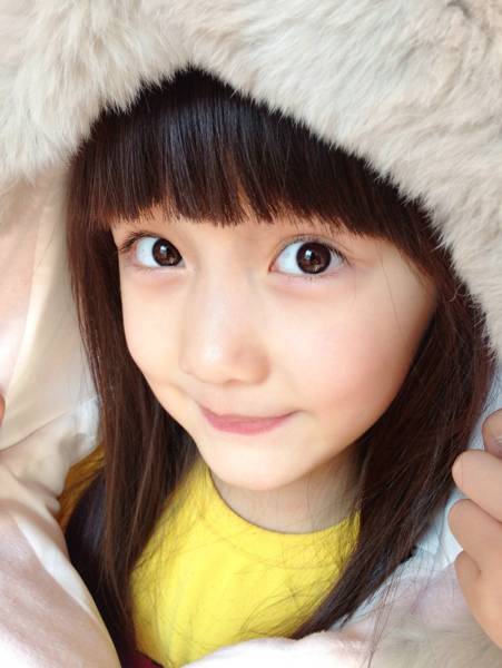 大眼童星纪姿含甜美生活自拍