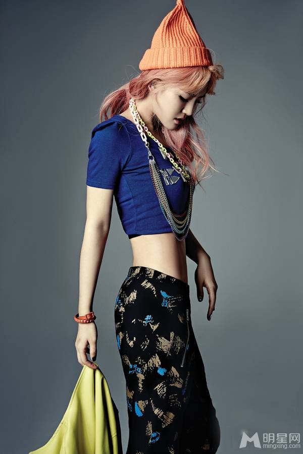 陈梓童潮流装扮尽显个性青春写真