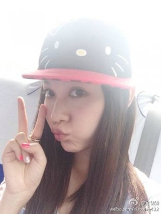 大眼美女孙骁骁微博大晒自拍照