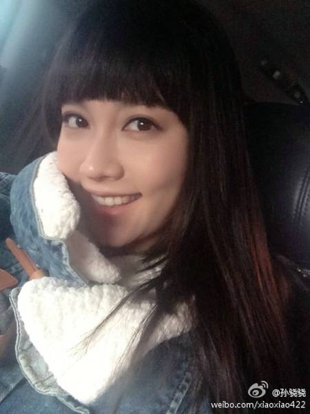 大眼美女孙骁骁微博大晒自拍照