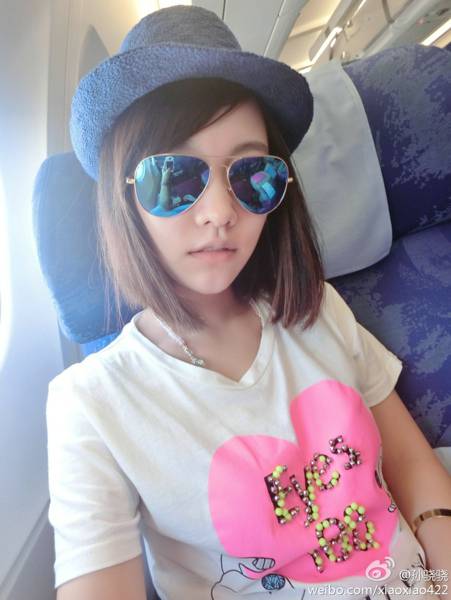 气质美女孙骁骁乖巧卖萌生活照