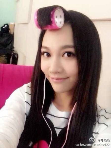 气质美女孙骁骁乖巧卖萌生活照