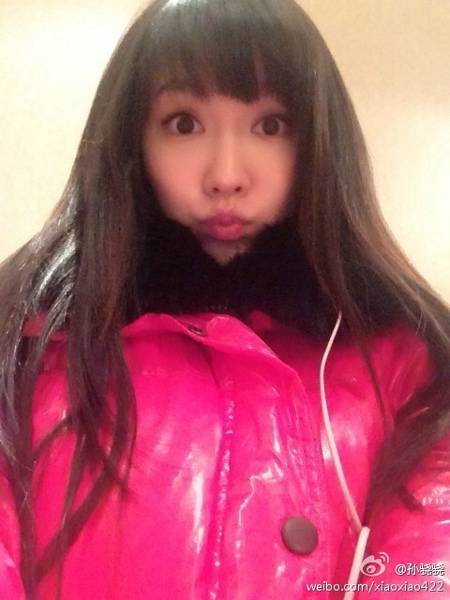 气质美女孙骁骁乖巧卖萌生活照