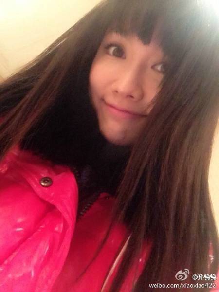 气质美女孙骁骁乖巧卖萌生活照