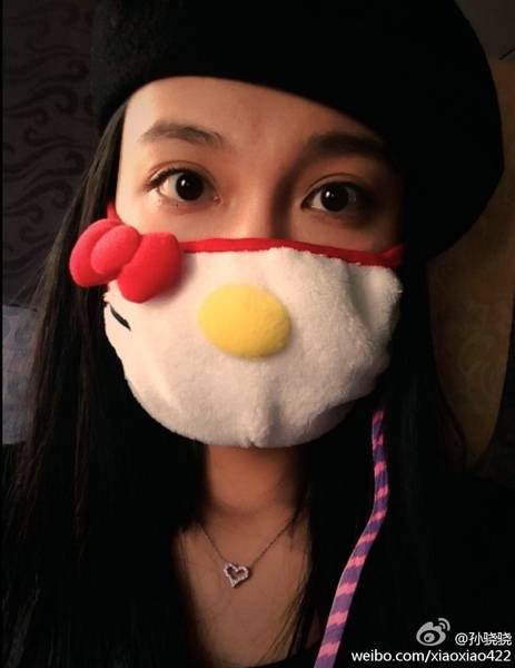 气质美女孙骁骁乖巧卖萌生活照