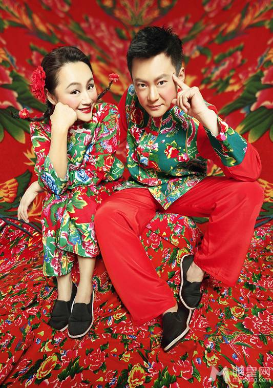 王斑曹颖夫妇演绎东北二人转喜庆写真