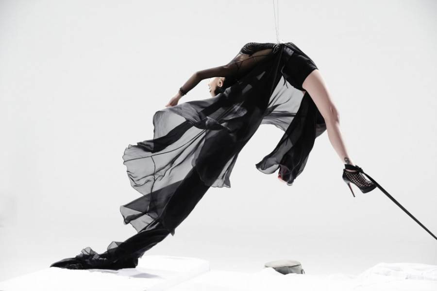 小S神秘时尚黑色诱惑彰显女王风范