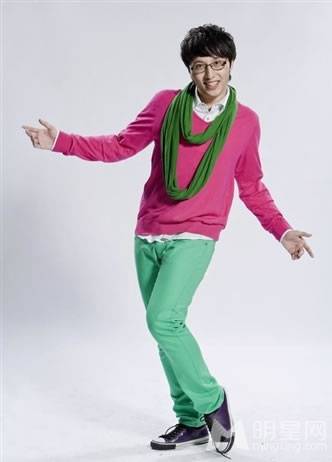 中国主持人华少展现活力四射写真