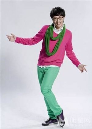 中国主持人华少展现活力四射写真