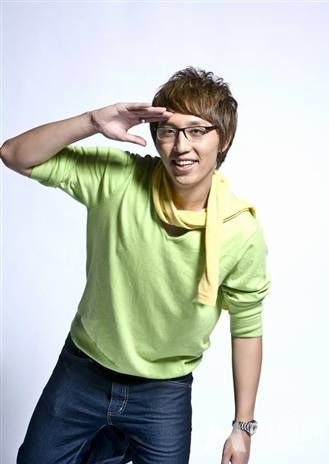 中国主持人华少展现活力四射写真