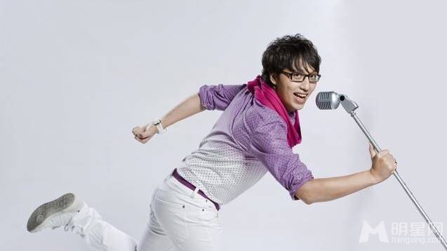 中国主持人华少展现活力四射写真