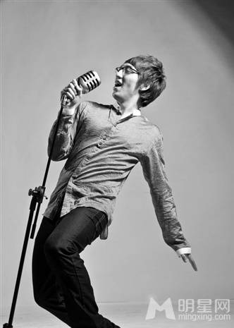 中国主持人华少展现活力四射写真