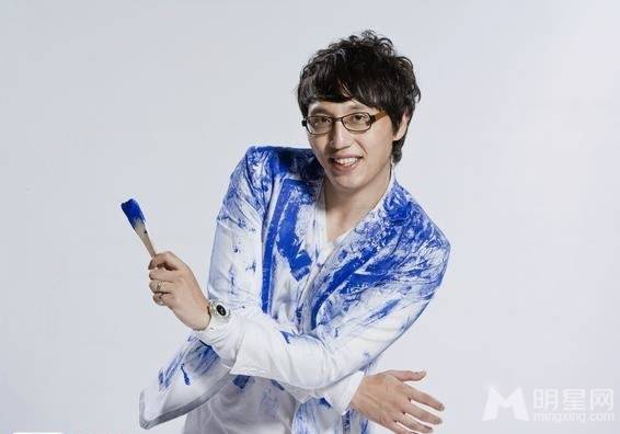 中国主持人华少展现活力四射写真