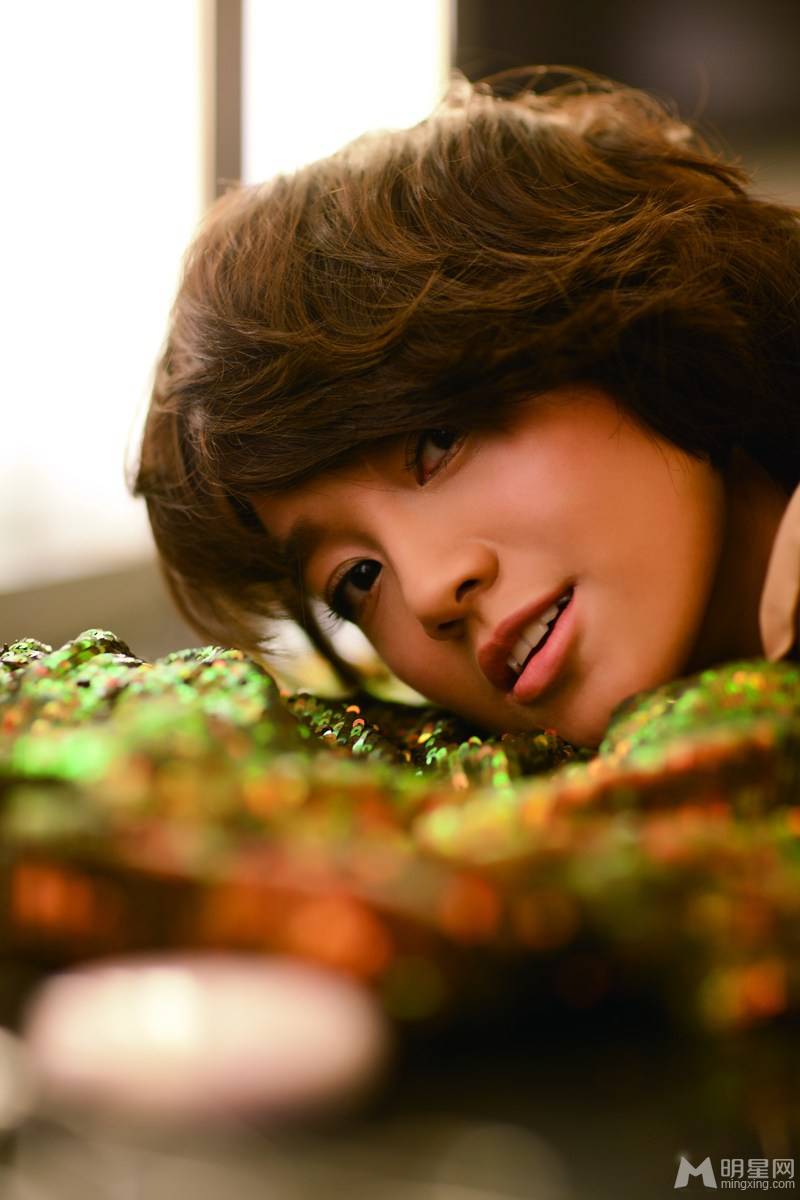 美女主持人朱丹梳妆打扮尽显女人味