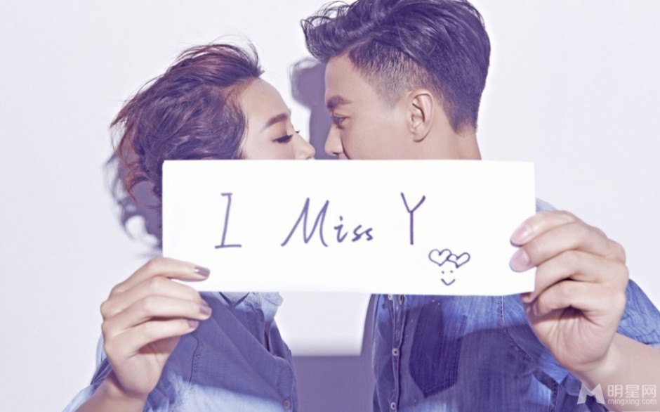 朱丹周一围情侣装拍摄甜蜜恩爱写真