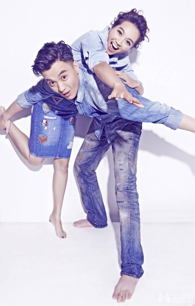 朱丹周一围情侣装拍摄甜蜜恩爱写真