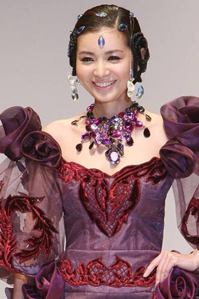 韩星张瑞希霸气十足走秀图集