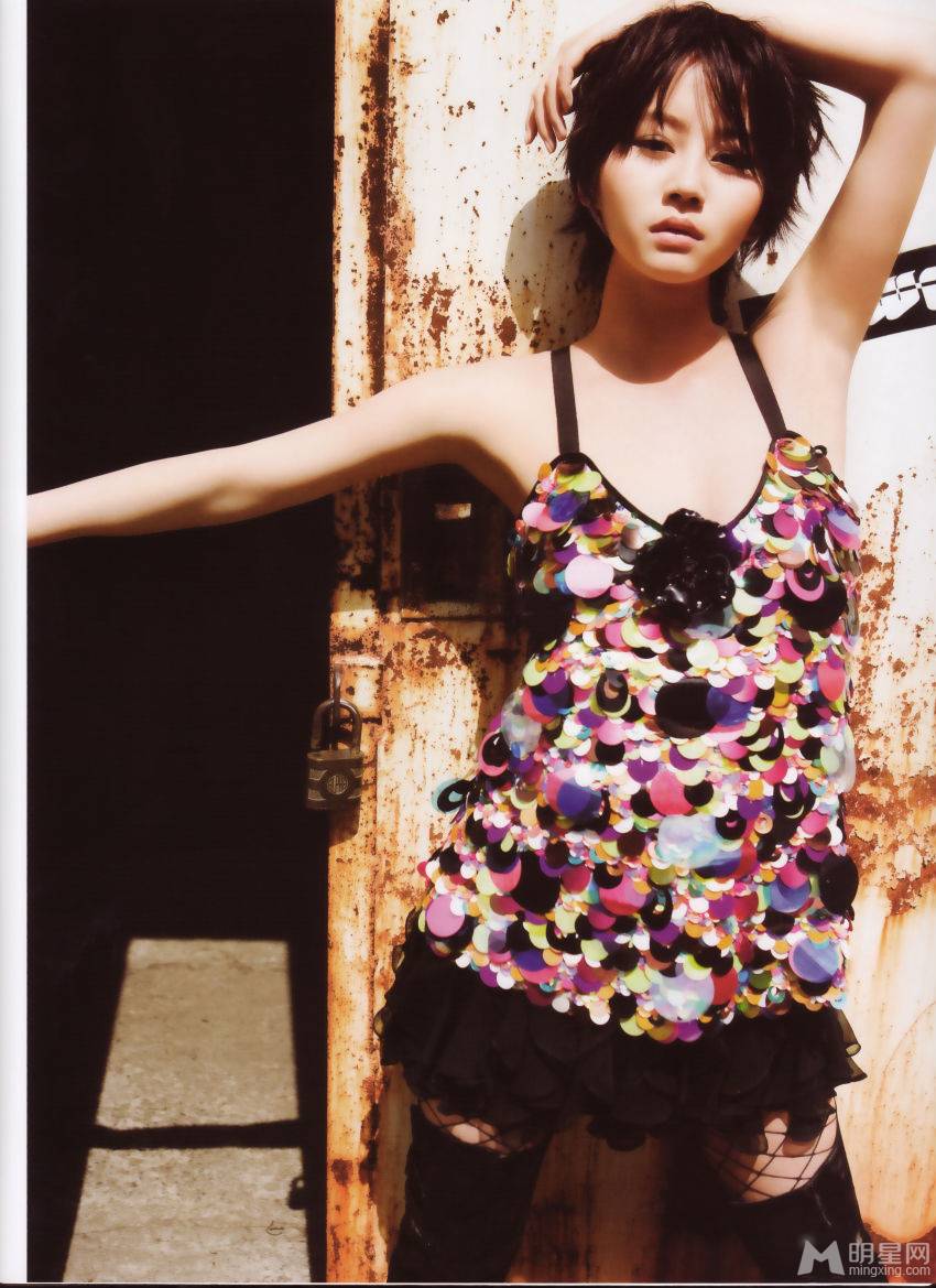 日本国民女星堀北真希短发造型散发狂野魅力