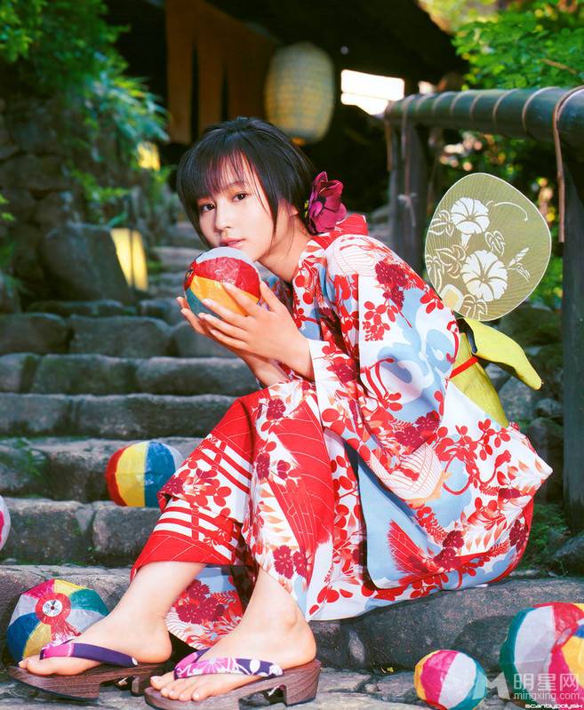 日本女星堀北真希穿和服靓丽写真