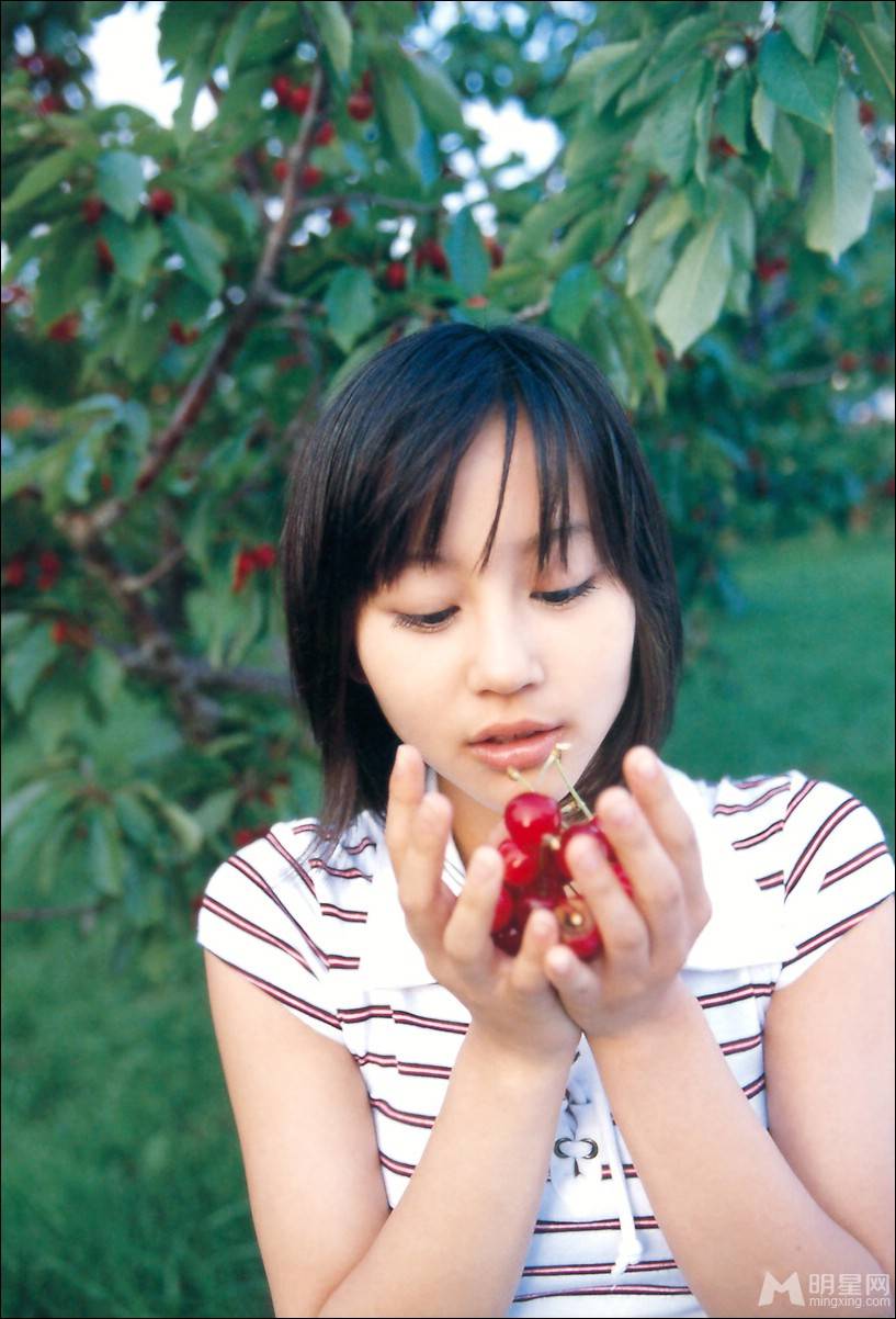 堀北真希散发青春活力气息唯美写真