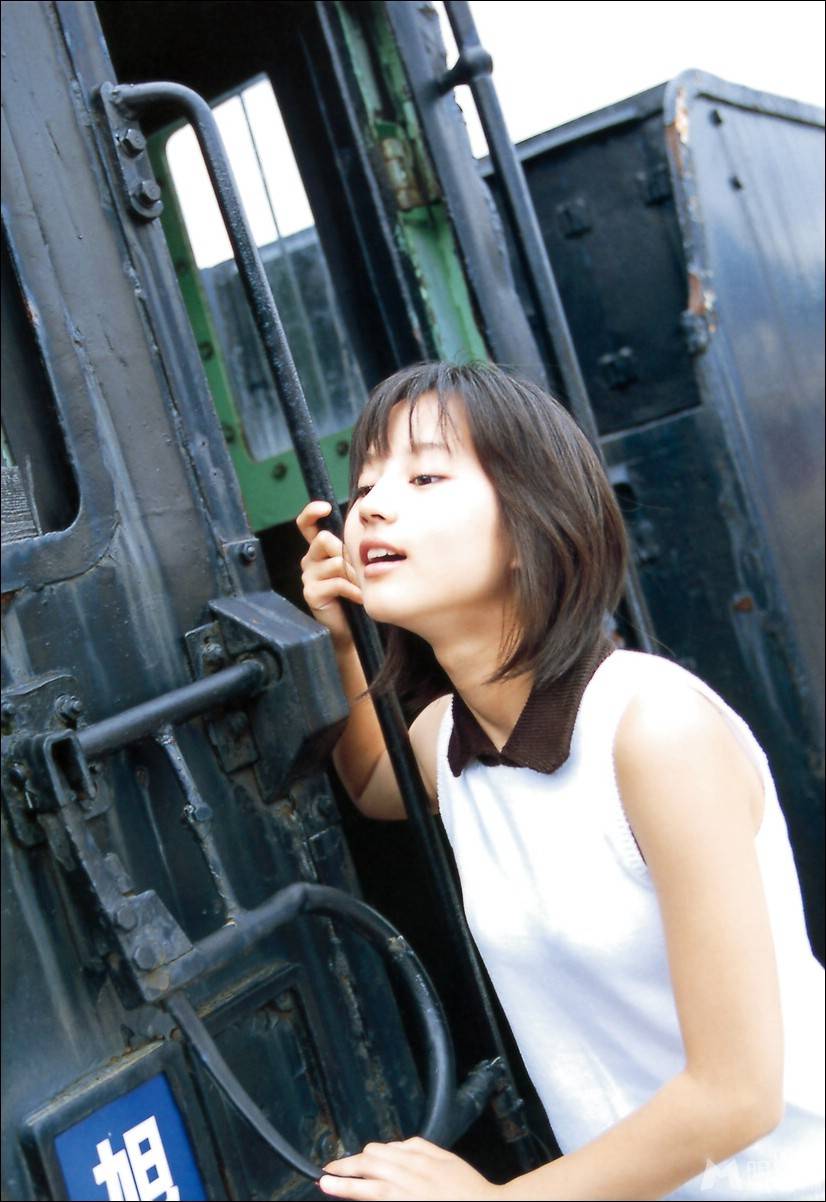 堀北真希散发青春活力气息唯美写真