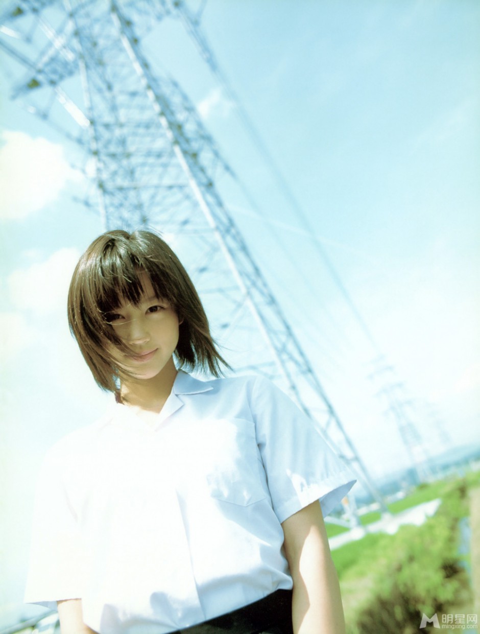 日本女星堀北真希小清新户外写真
