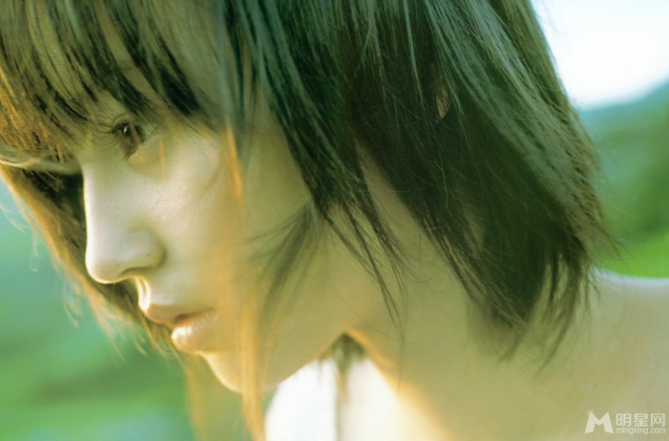 日本女星堀北真希小清新户外写真