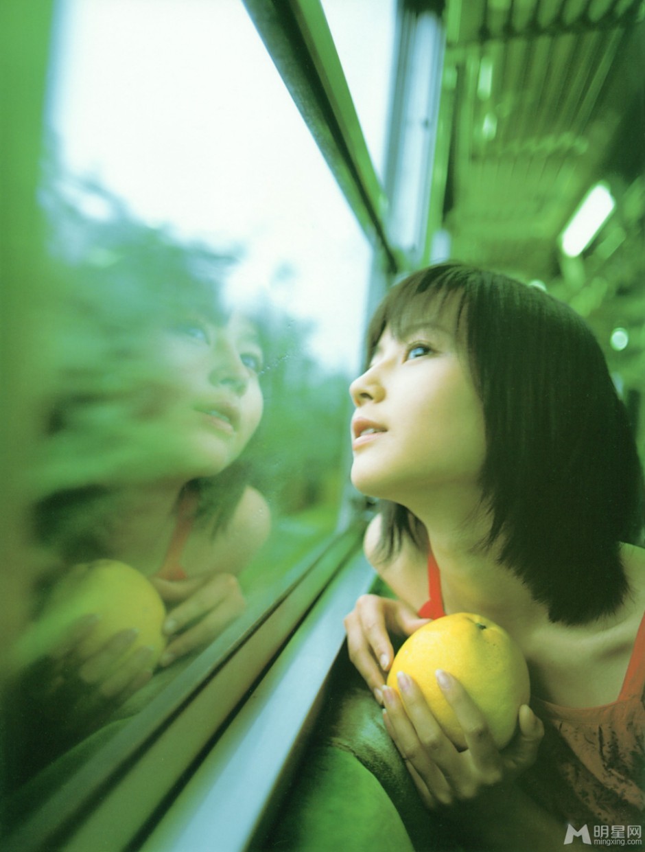 日本女星堀北真希小清新户外写真