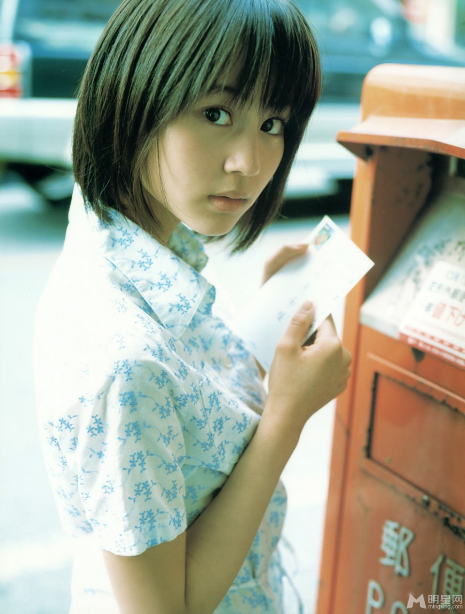 日本女星堀北真希小清新户外写真