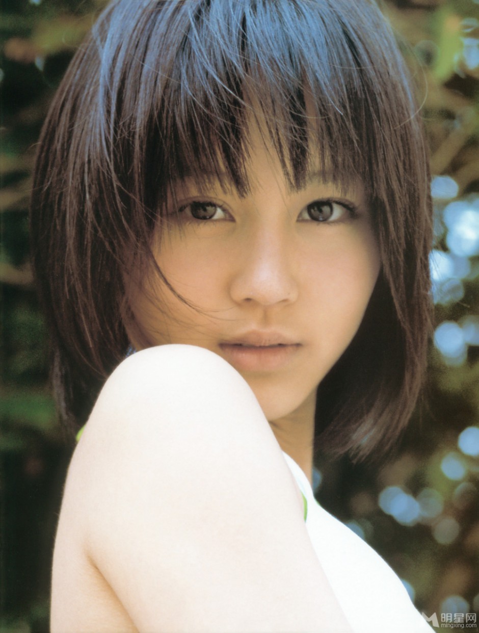 日本女星堀北真希小清新户外写真