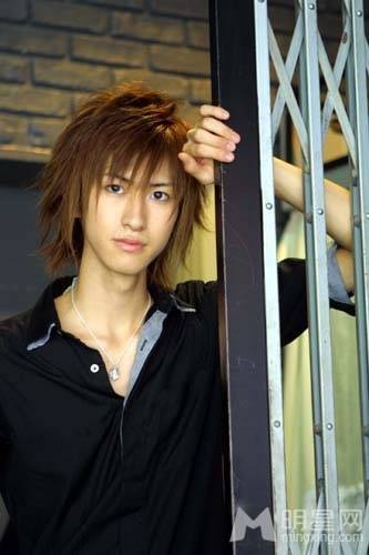 日本男演员相叶弘树尽显花美男形象