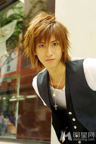 日本男演员相叶弘树尽显花美男形象