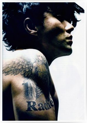 韩国男演员车胜元大秀纹身展霸气魅力