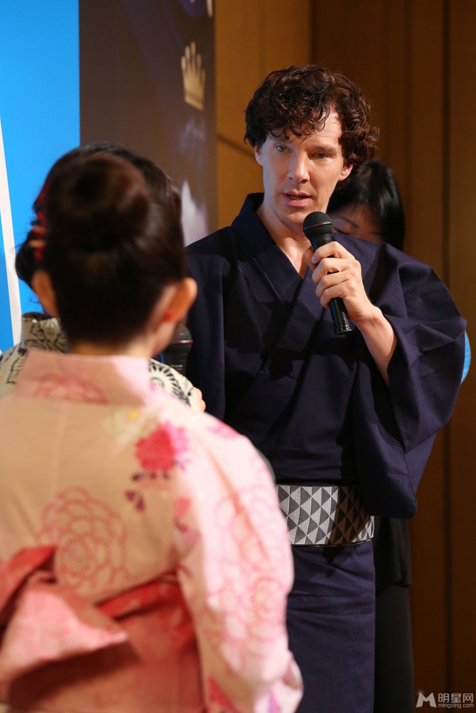 英国男演员本尼迪克特·康伯巴奇着和服展别样风范