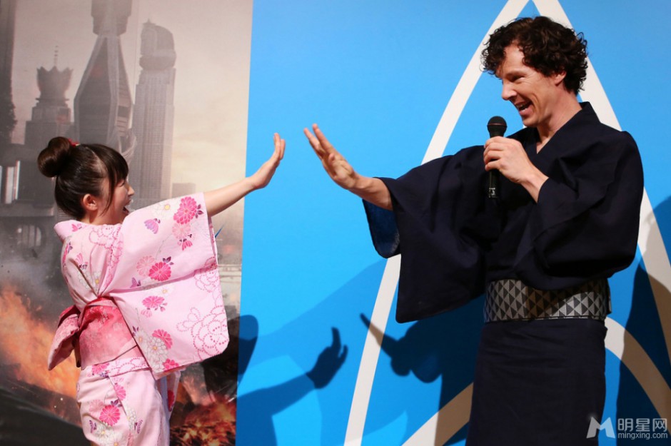 英国男演员本尼迪克特·康伯巴奇着和服展别样风范