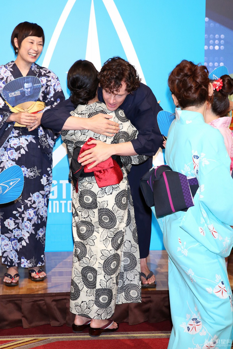 英国男演员本尼迪克特·康伯巴奇着和服展别样风范