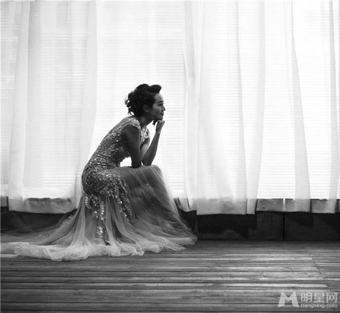 女主持人朱丹唯美幸福婚纱写真