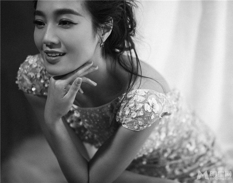 女主持人朱丹唯美幸福婚纱写真