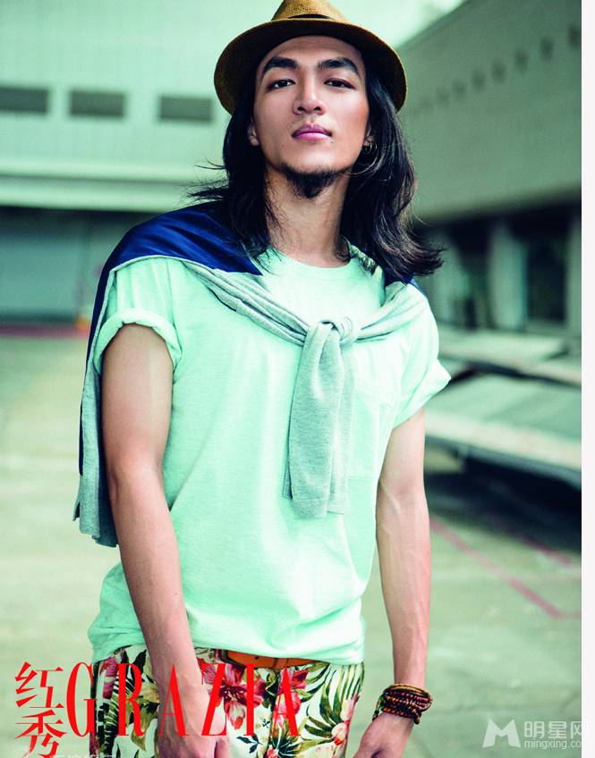 阳光男孩左立颠覆自我造型形象