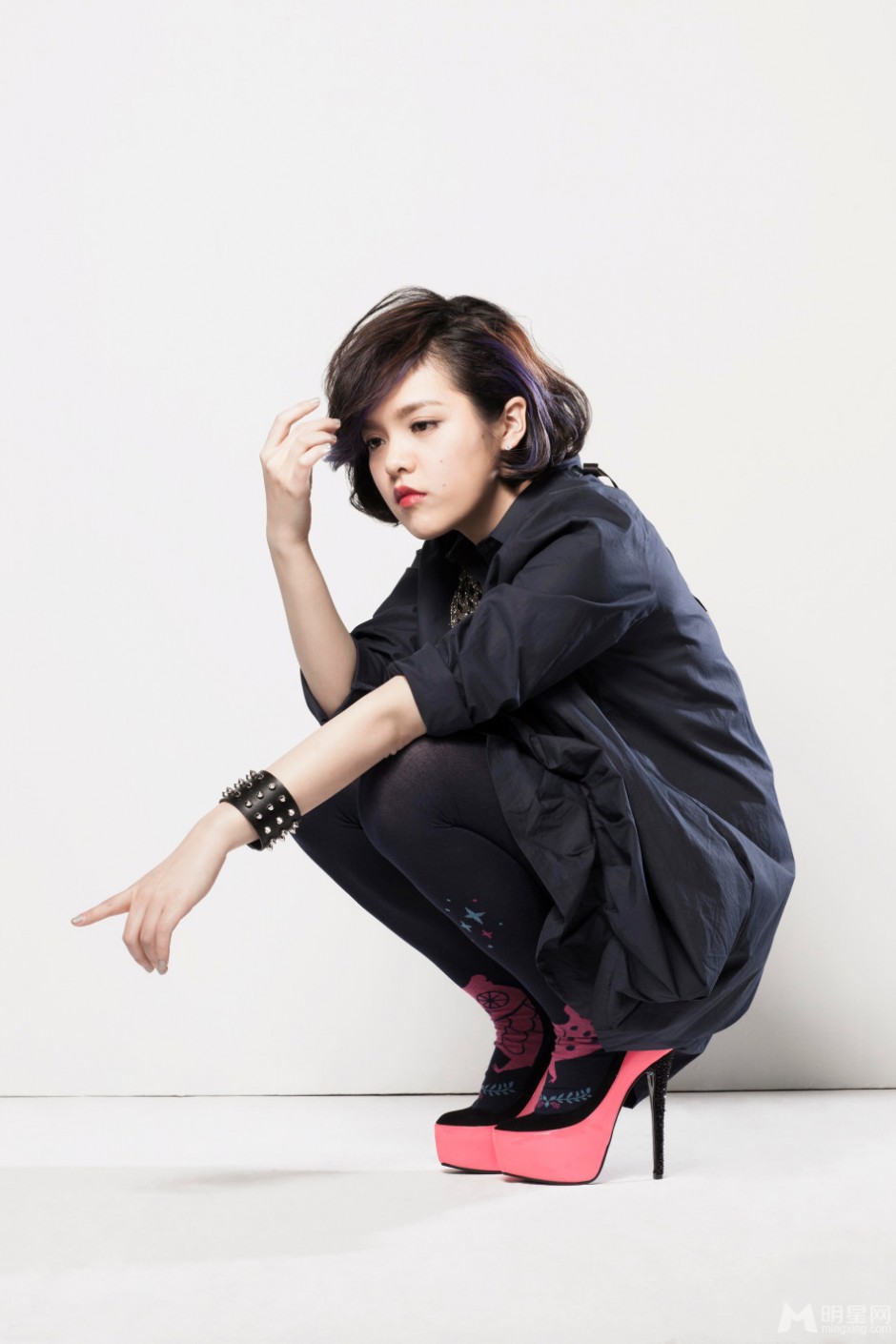 女歌手刘思涵展现独特魅力写真
