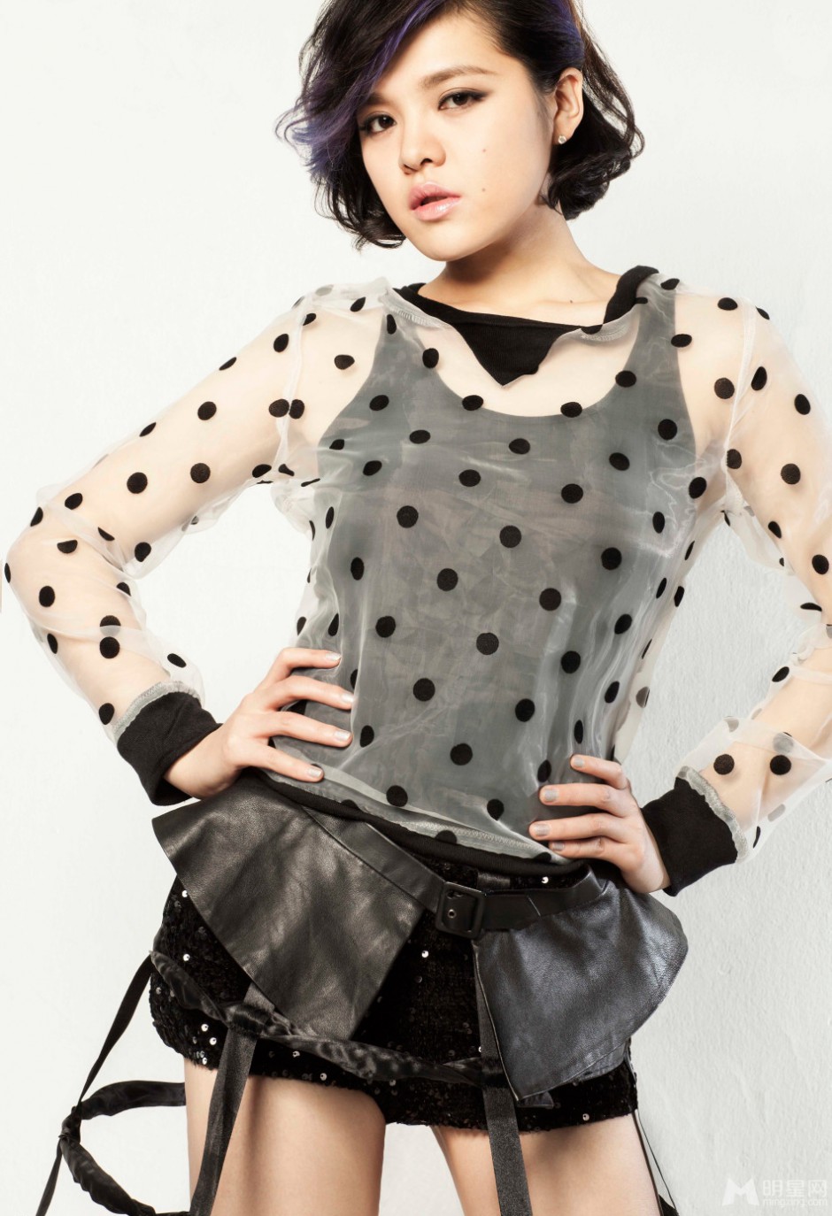 女歌手刘思涵展现独特魅力写真